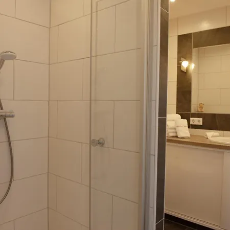 Deichnaehe C 公寓 *